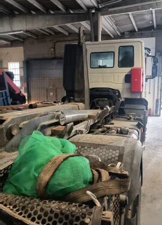 Mercedes-Benz axor  2008