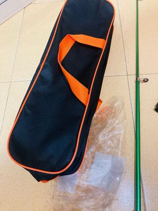 2 Canne da Pesca con Mulinello e Accessori