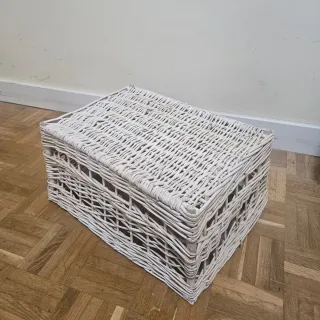 Cesta de mimbre blanca