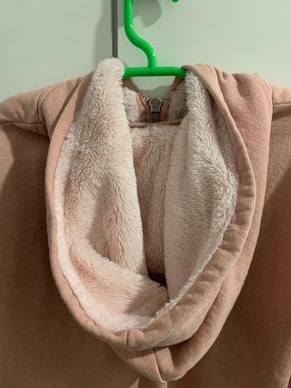 Chaqueta bomber rosa con capucha