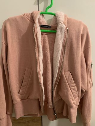 Chaqueta bomber rosa con capucha
