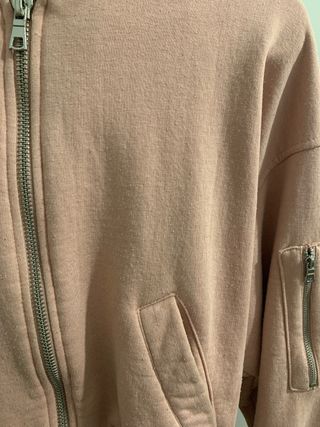 Chaqueta bomber rosa con capucha