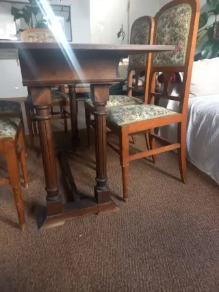 Conjunto comedor antiguo: 6 sillas tapizadas+mesa