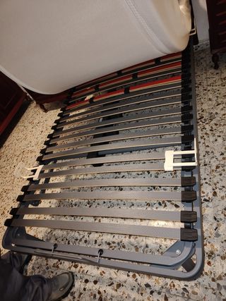 Cama reclinable de madera