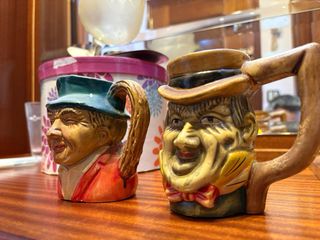 Jarras de cerámica con caras graciosas