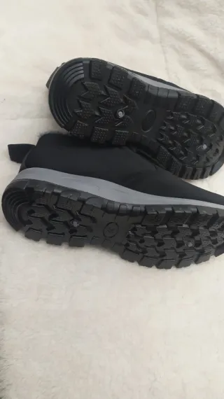 Botas de mujer negras y grises