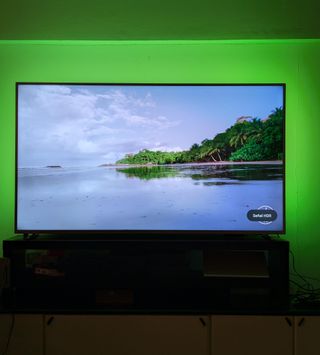 TV 70” 4K HDR Ambilight Plata