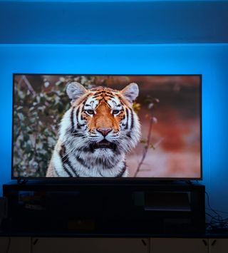 TV 70” 4K HDR Ambilight Plata