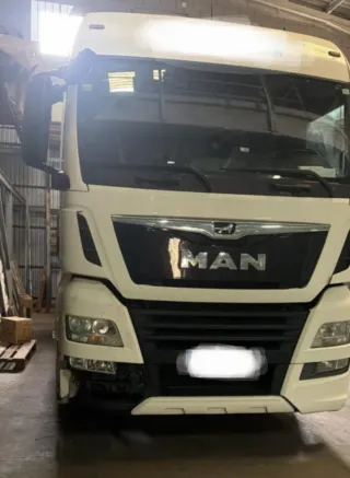 Iveco eurocargo volquete y grúa  2011