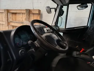 Iveco eurocargo volquete y grúa  2011