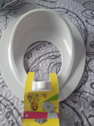 Lote 2 baberos bebé y adaptador  wc sin estrenar