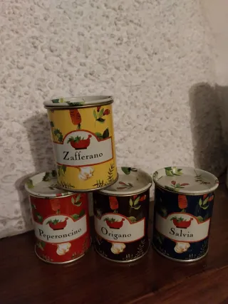 Barattoli in latta vintage spezie