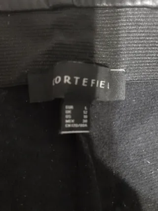 Pantalón efecto piel negro