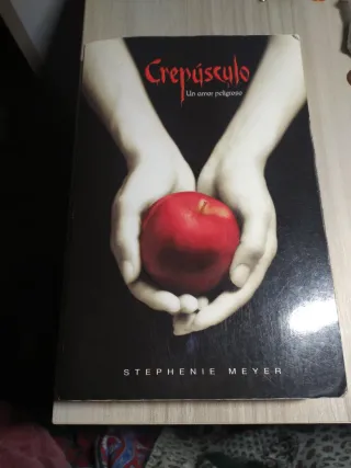 Crepúsculo (Saga Crepúsculo 1) (Spanish Edition)