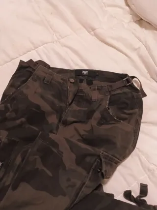 Pantalones camuflaje cargo sin estrenar