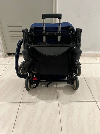 Carrito de bebé azul