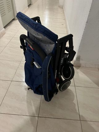 Carrito de bebé azul