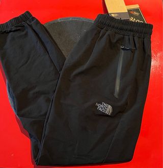 Chaqueta Stone Island Negra Pantalón North Face