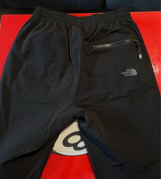 Chaqueta Stone Island Negra Pantalón North Face