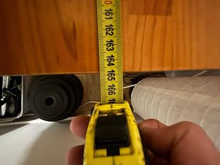 Escritorio de madera con cajones