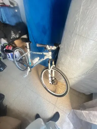 Bicicleta Cube LTD Pro