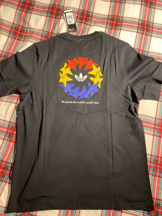 Camiseta Adidas Negra con Estrellas