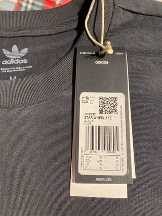 Camiseta Adidas Negra con Estrellas