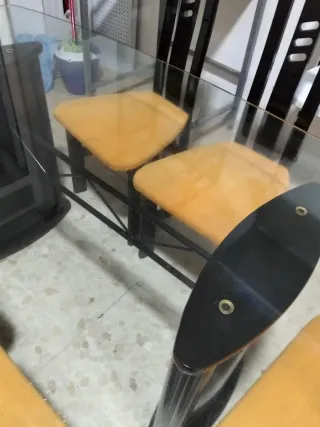 Mesa cristal y 6 sillas madera