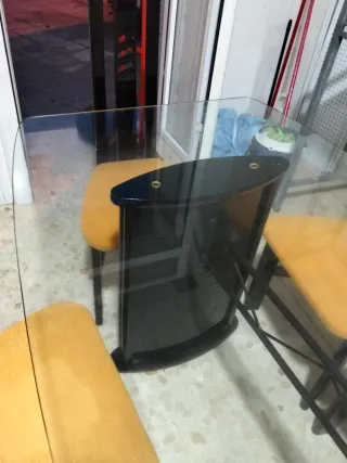 Mesa cristal y 6 sillas madera