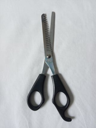 Capa y tijera peluquería