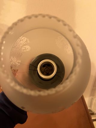 Lámpara de mesa antigua plateada y cristal