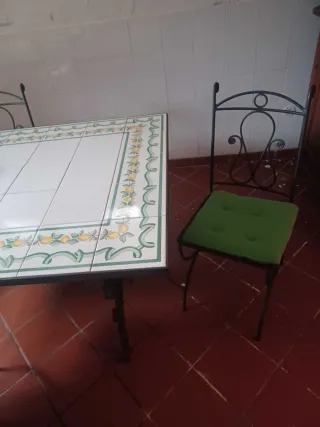 Tavolo ferro battuto e ceramica con decoro 4 sedie