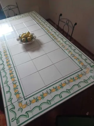 Tavolo ferro battuto e ceramica con decoro 4 sedie