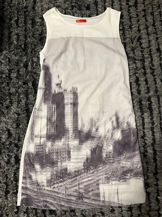 Vestido sin mangas estampado ciudad