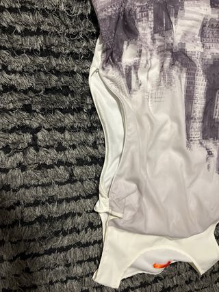 Vestido sin mangas estampado ciudad