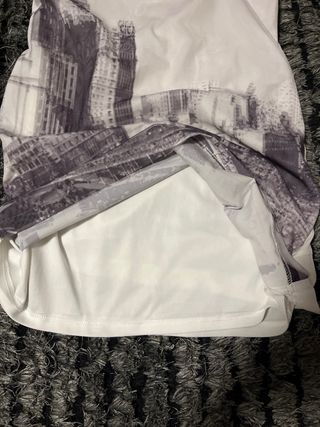 Vestido sin mangas estampado ciudad