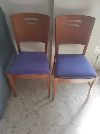 Juego de 2 sillas de madera y tela