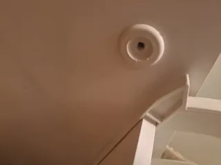 Zapatero blanco de madera y plástico