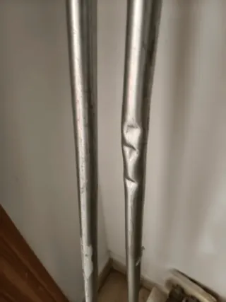 Esquís, botas y bastones de esquí