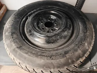 Rueda de repuesto coche 155 90 16.