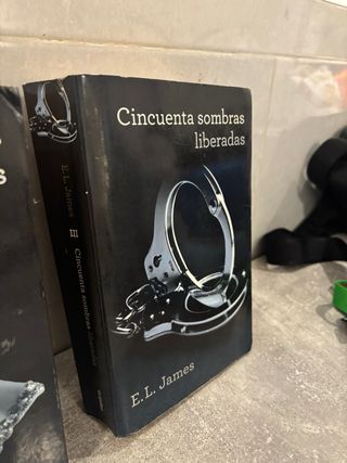 Libros cincuentas sobras mas oscuras y liberadas