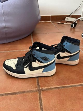 Nike Air Jordan 1 Azul y Blanco