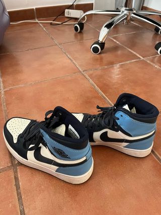 Nike Air Jordan 1 Azul y Blanco