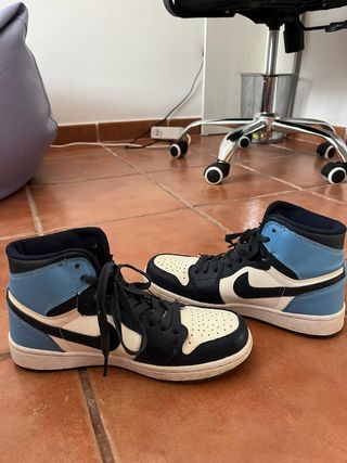 Nike Air Jordan 1 Azul y Blanco