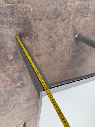 Escritorio de oficina blanco y gris