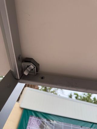 Escritorio de oficina blanco y gris