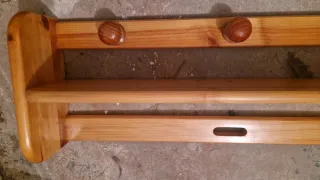 Perchero de madera con 3 pomos