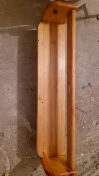 Perchero de madera con 3 pomos