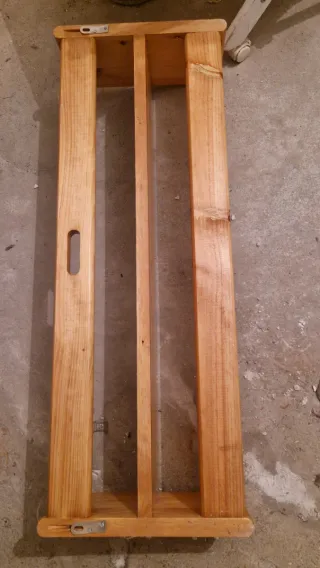 Perchero de madera con 3 pomos