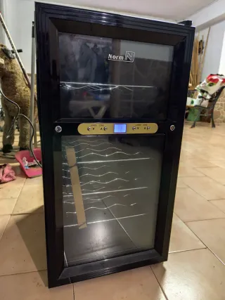 Vinoteca negra NORM N